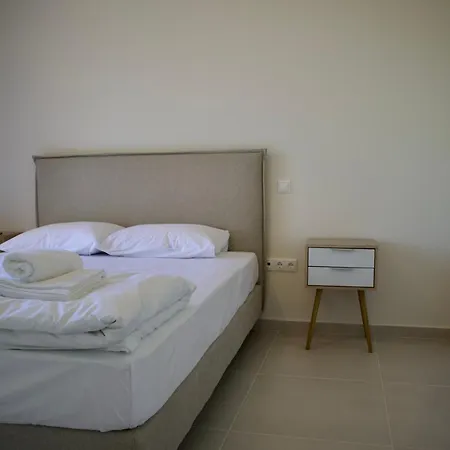 Resitour - Aphrodite Beachfront Pirgos Psilonerou Room photo