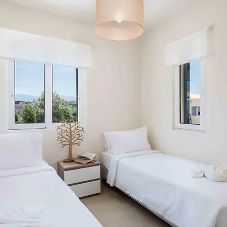 Resitour - Aphrodite Beachfront Pirgos Psilonerou Exterior photo