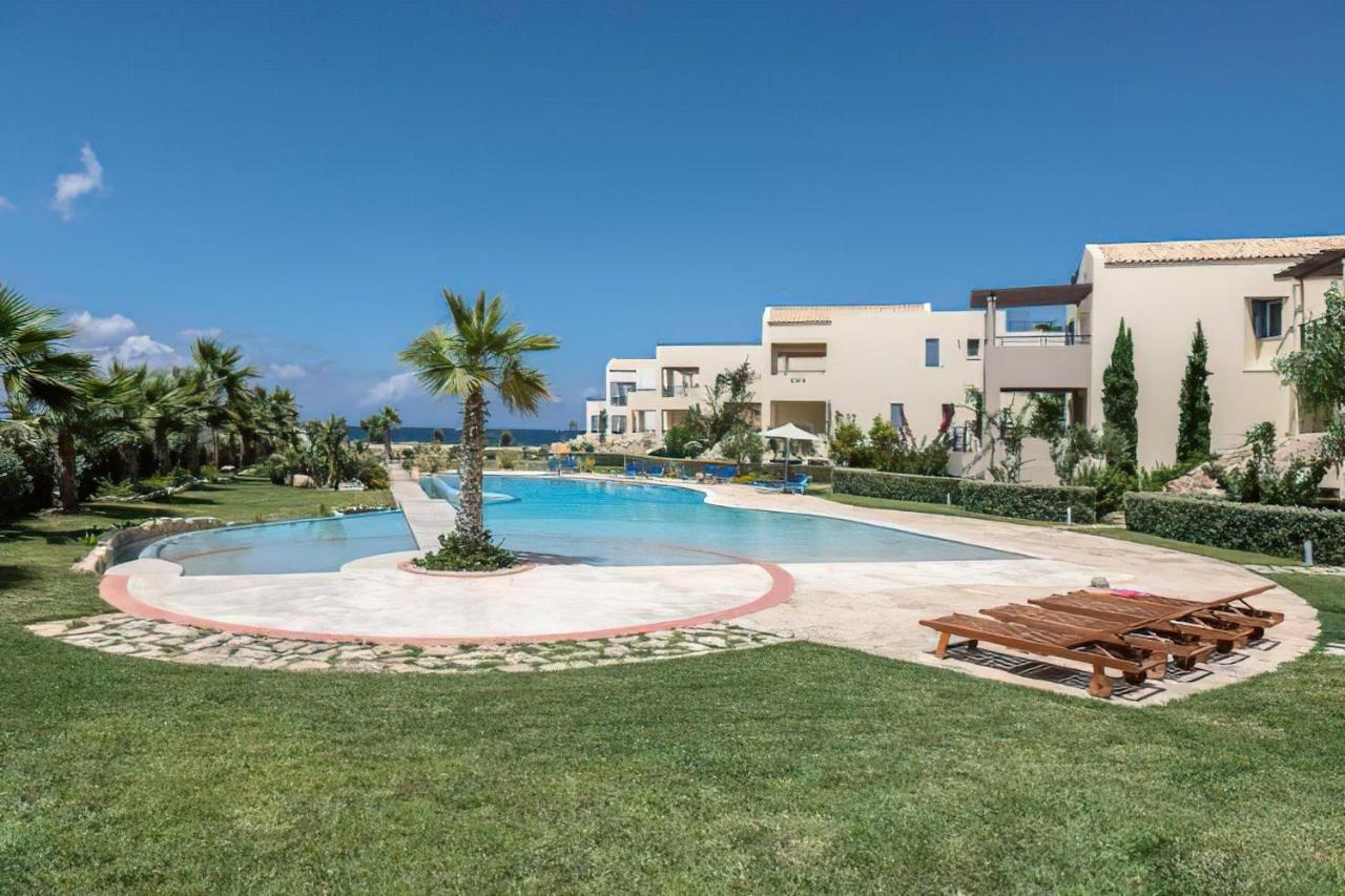 Resitour - Aphrodite Beachfront Pirgos Psilonerou