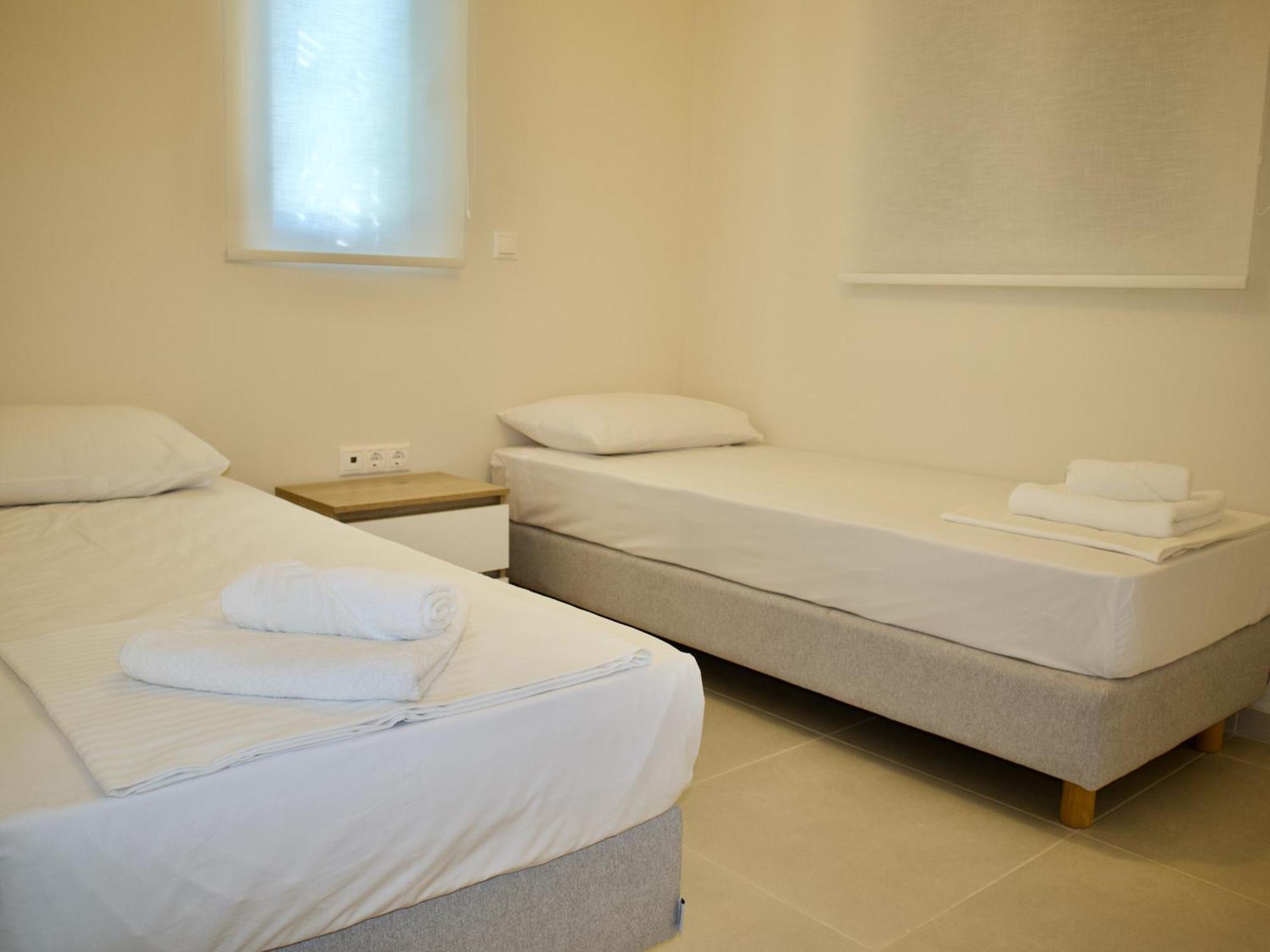 Resitour - Aphrodite Beachfront Apartment Pirgos Psilonerou