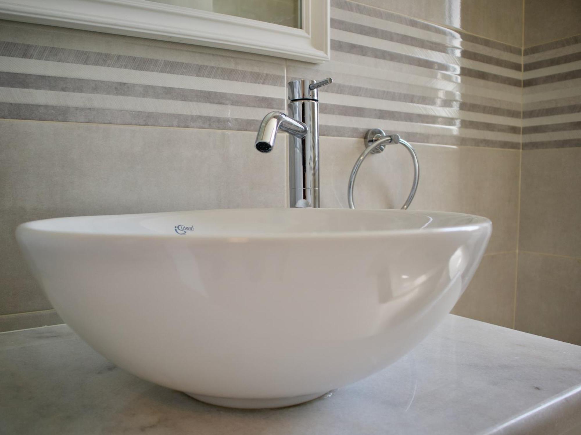 Resitour - Aphrodite Beachfront Apartment Pirgos Psilonerou