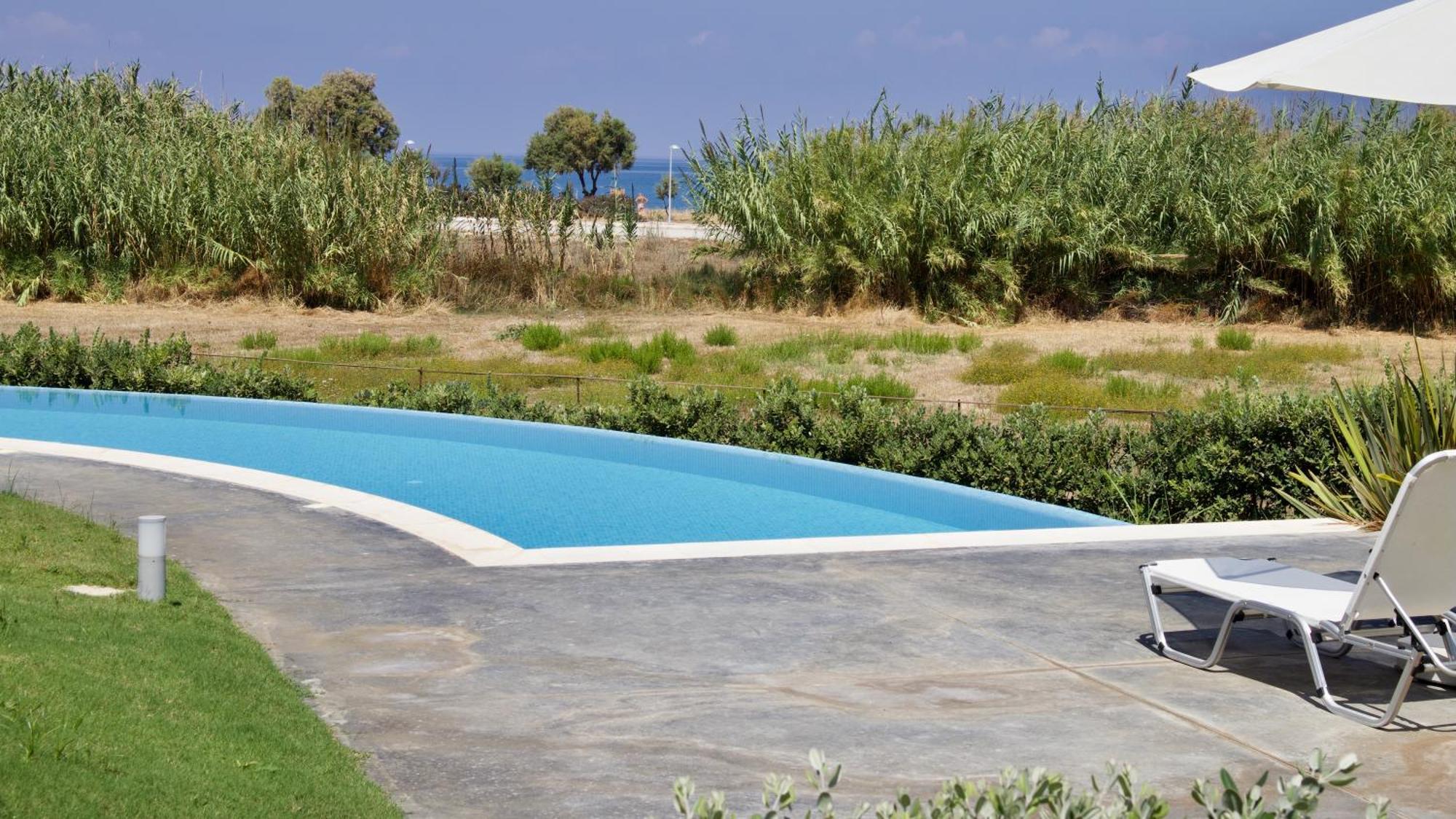 Resitour - Aphrodite Beachfront * Pirgos Psilonerou