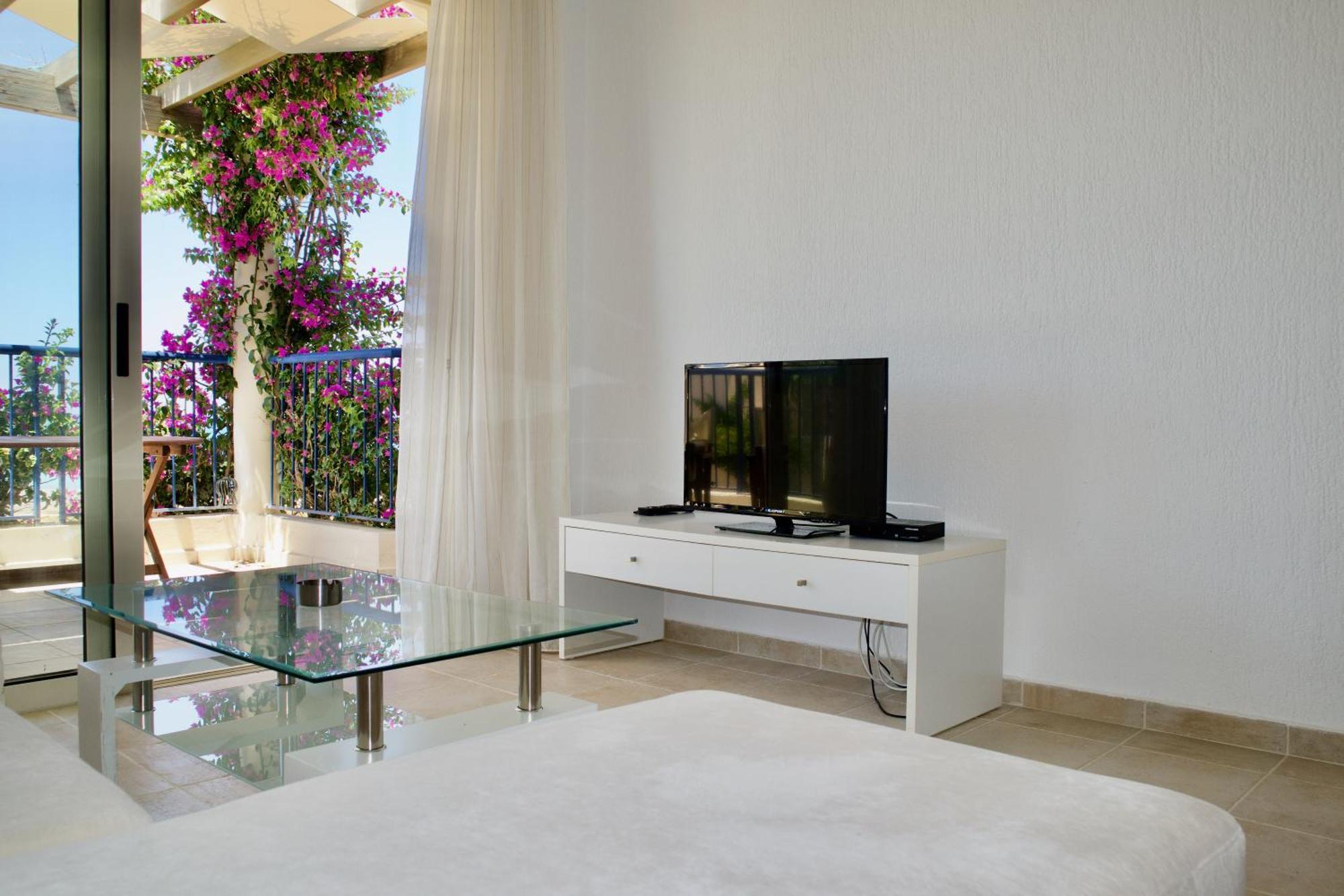Resitour - Aphrodite Beachfront *