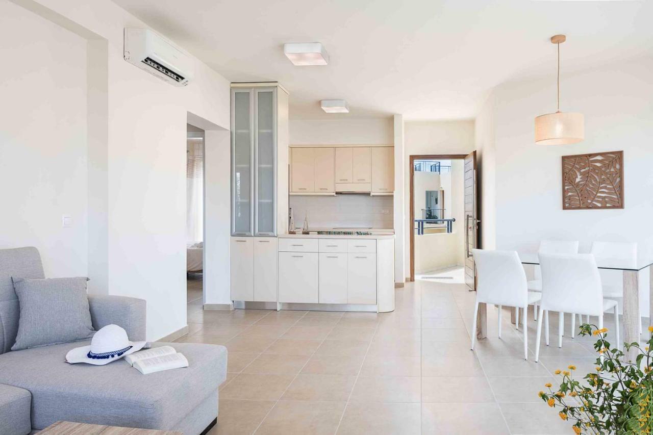 Resitour - Aphrodite Beachfront * Pirgos Psilonerou