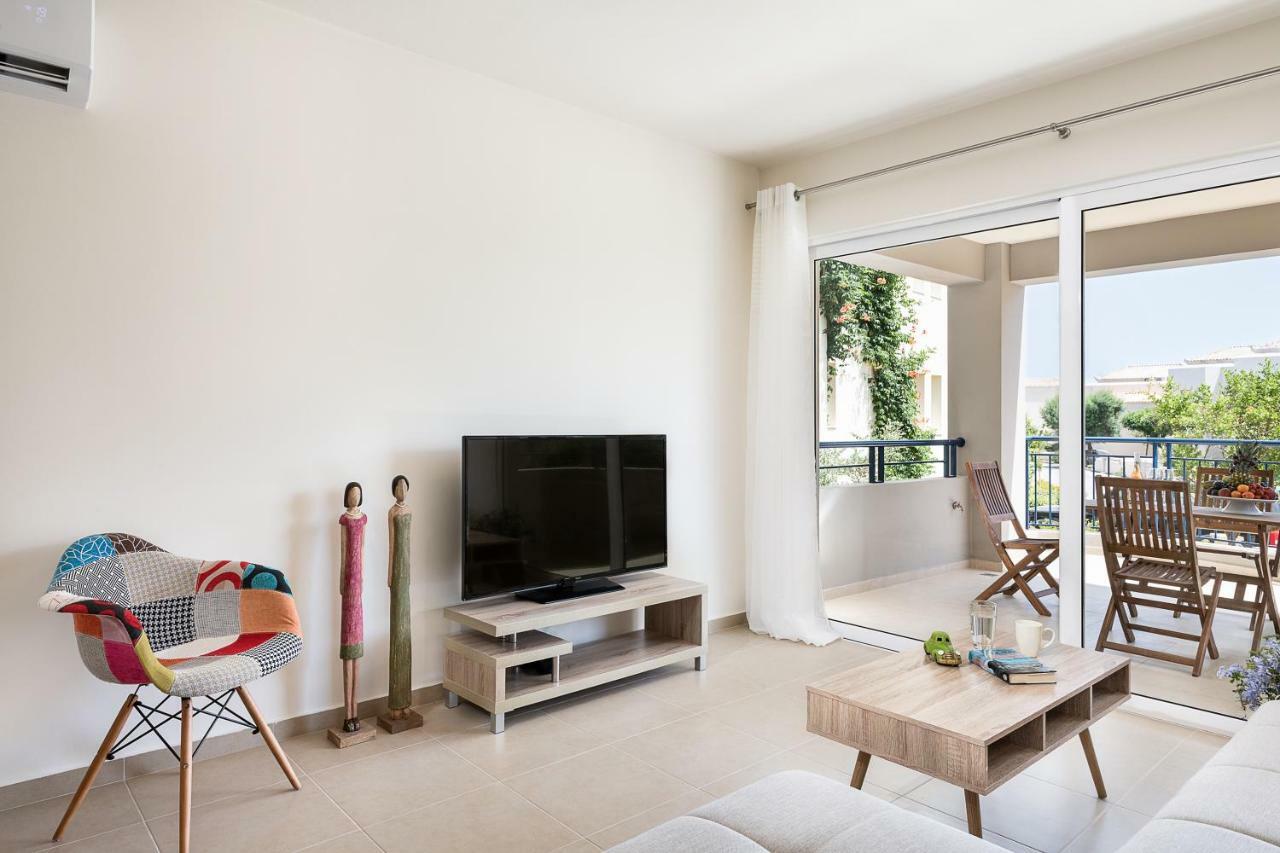 Apartment Resitour - Aphrodite Beachfront Pirgos Psilonerou