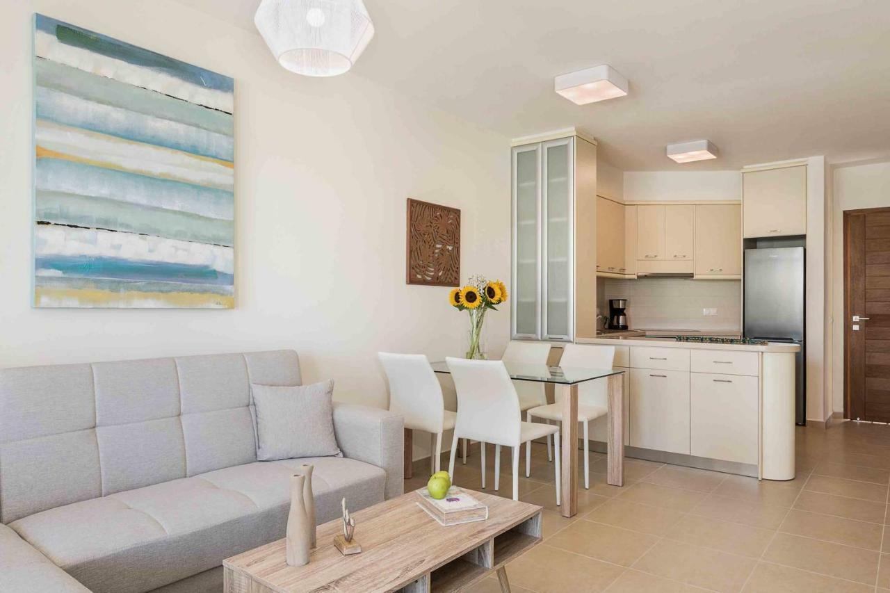 Resitour - Aphrodite Beachfront Apartment