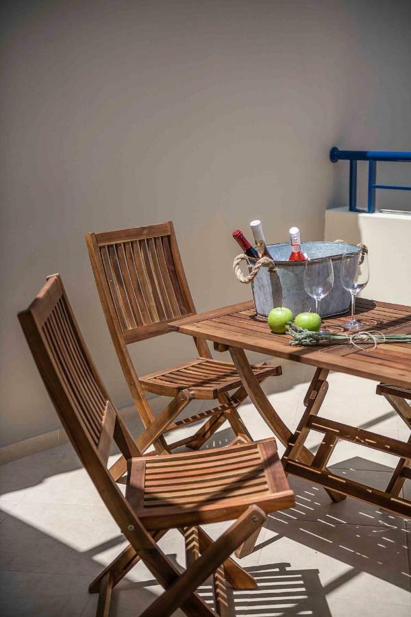 Resitour - Aphrodite Beachfront Apartment Pirgos Psilonerou