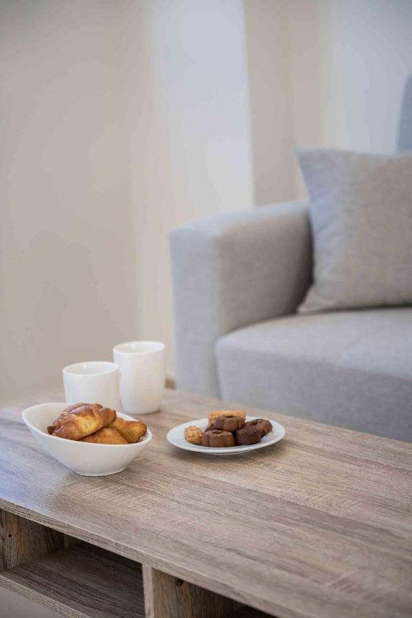 Resitour - Aphrodite Beachfront Apartment