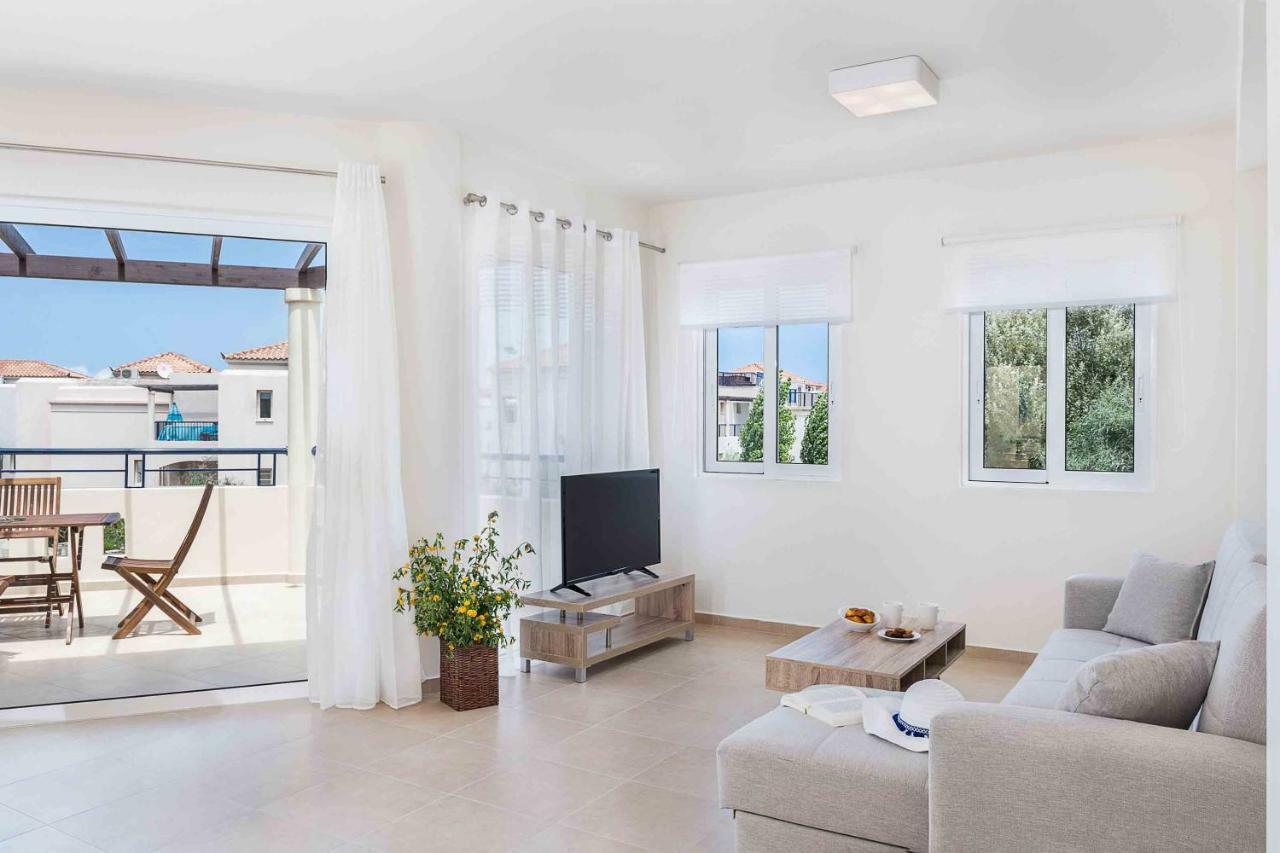Apartment Resitour - Aphrodite Beachfront Pirgos Psilonerou