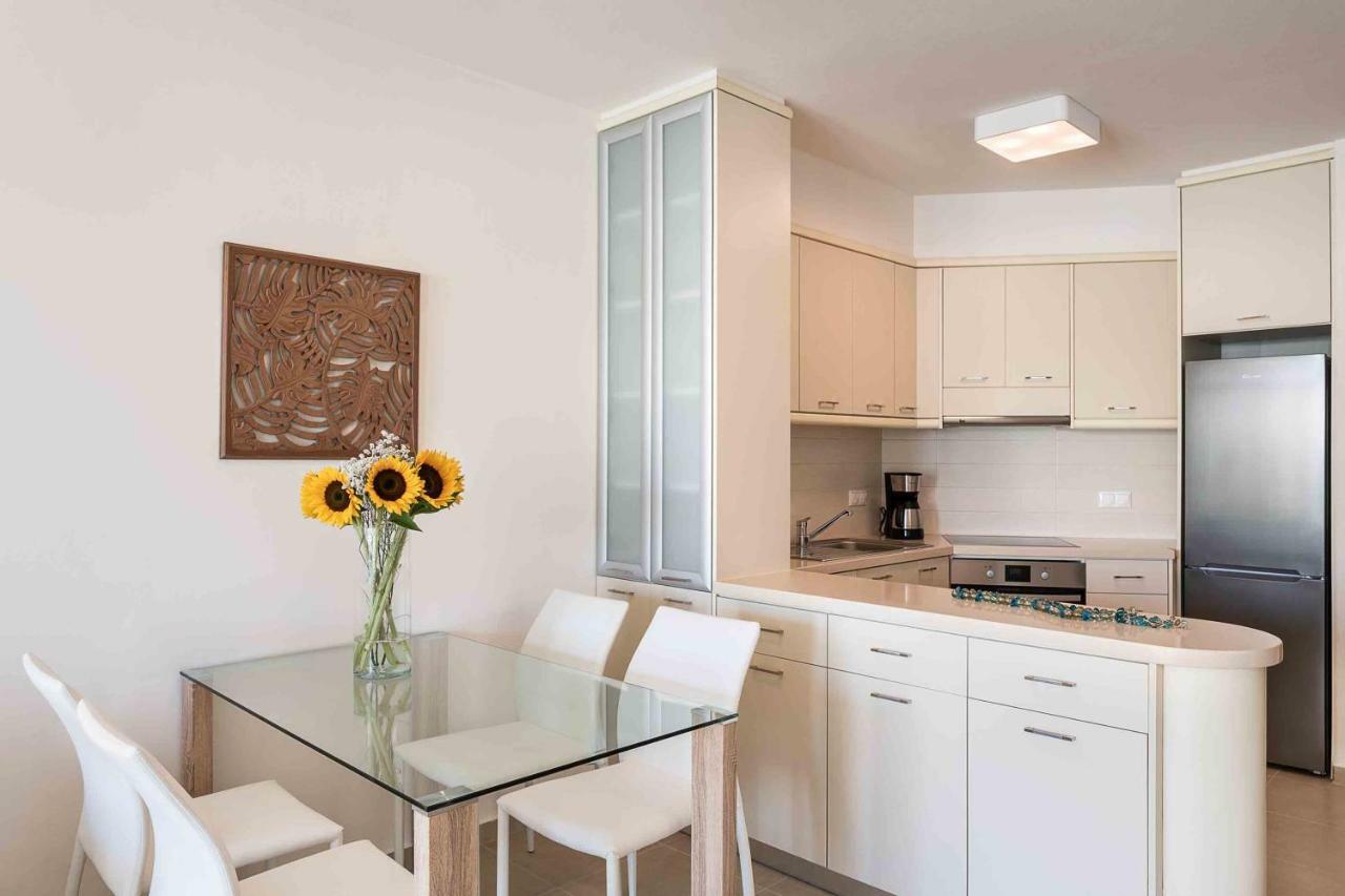 Apartment Resitour - Aphrodite Beachfront *