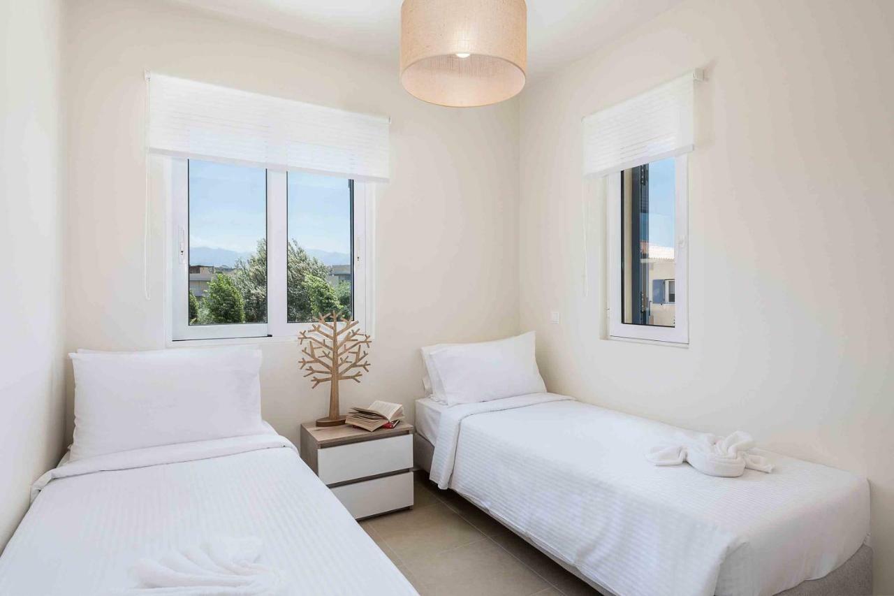 Resitour - Aphrodite Beachfront Apartment