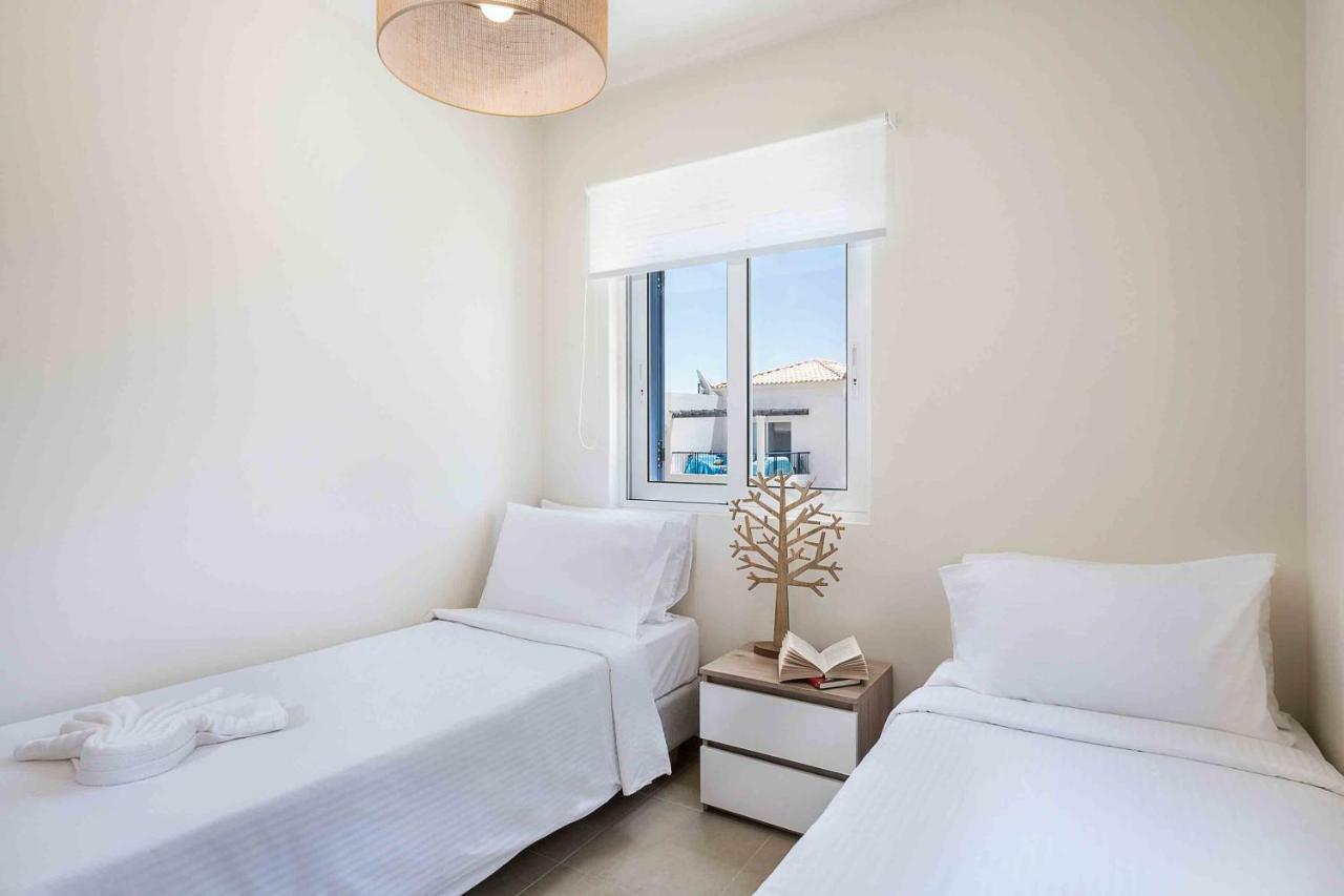 Resitour - Aphrodite Beachfront Apartment *